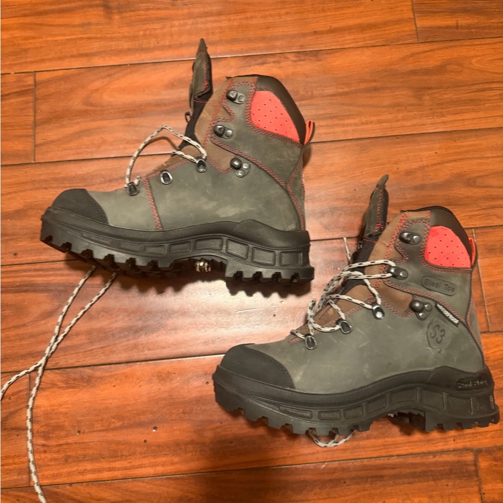 Steel toe ,slip resistant Gray and Black Work Boots - Picture 3 of 7
